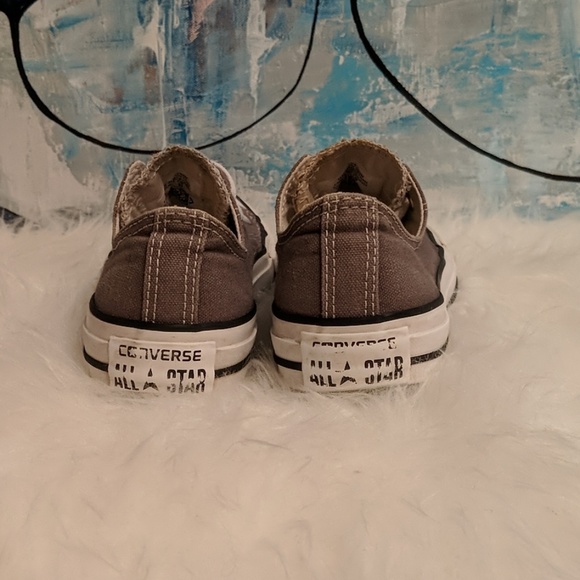 Woman's Converse Size 5 - Picture 6 of 8